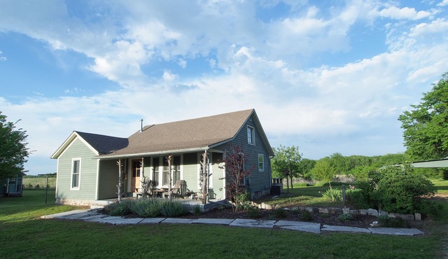 Prairieside Cottage: Charming Private Property Nestled In The Flint Hills