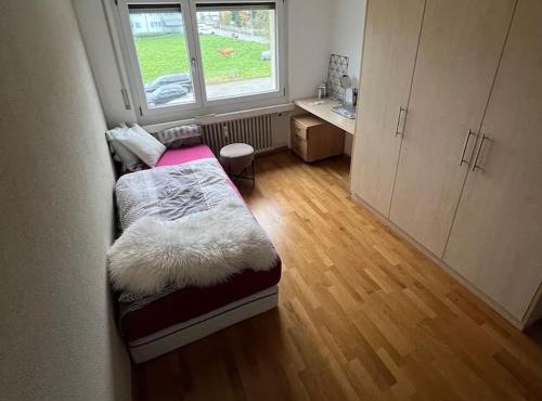 Praktisches Zimmer mit Bad