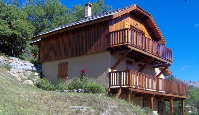 Praloup 500m from the ski lifts, sleeps 12, magnificent view, parking lot