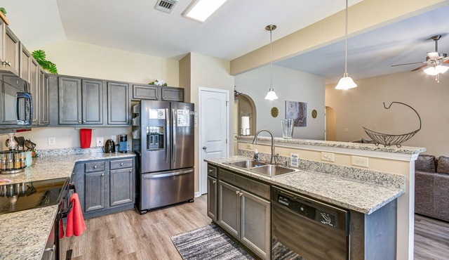 Prattville Home w/Fire Pit - 2 Mi to Downtown!