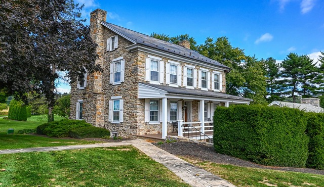 Pre-Civil War Farmhouse/Personal Private Golf Course