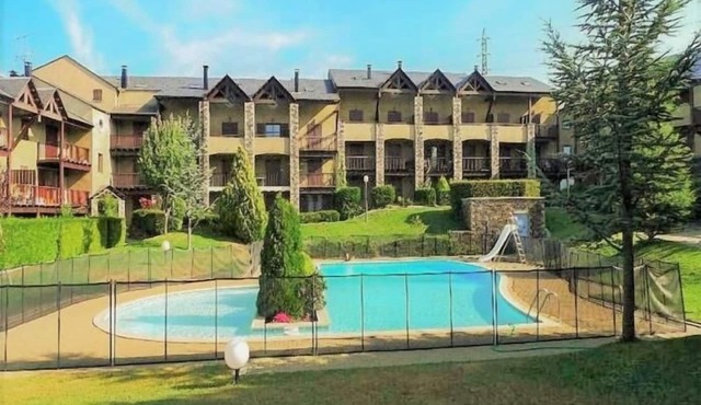 Preciosa casa con jardín y piscina