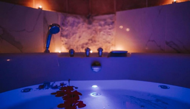 Preciosa casa-cueva con bañera