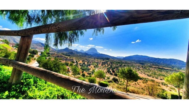 Preciosa Casa Independiente con Piscina Privada en la Montaña A18km de la Playa
