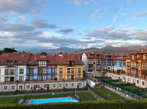 Precioso Ático con Vistas en El Capricho de Colombres, Asturias