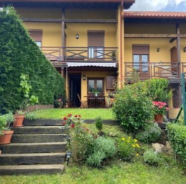PRECIOSO CHALET JUNTO A POTES CON PISCINA-4 Hab,3 Baños