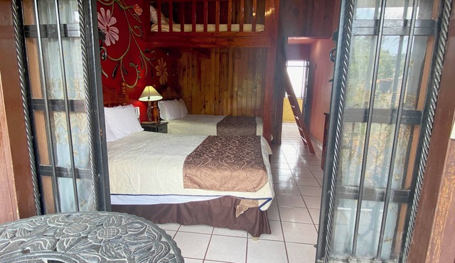 Precioso Cuarto Familiar con Balcón en el Centro