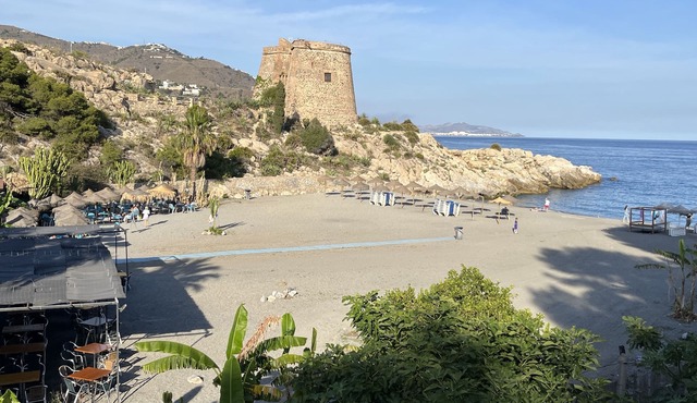 Precioso Piso Recién Reformado Todo a Estrenar en Primera Línea de Playa