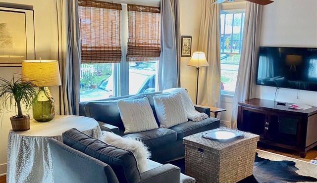 Precious Bungalow Home 3.5 miles to LSU