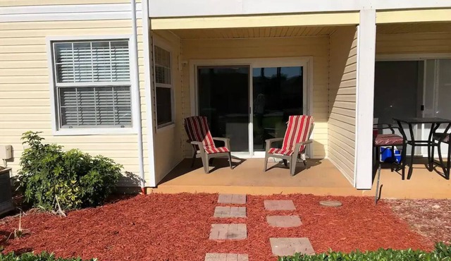 Precious Condo, 3 Blocks to Beach. Happy Place!