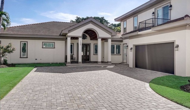 Precise Realty presents St. Armands Luxe Retreat