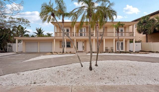 Precise Realty presents St. Armands Pool Retreat