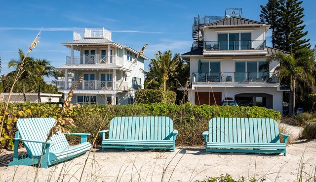 Prefect Beach Villa with private beach and heated pool. Gulf front at its's best