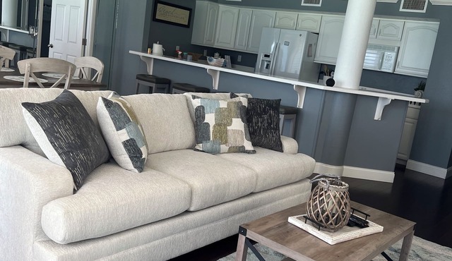 Premier 9th Floor End 3BR 3BA - No Drive Beach!