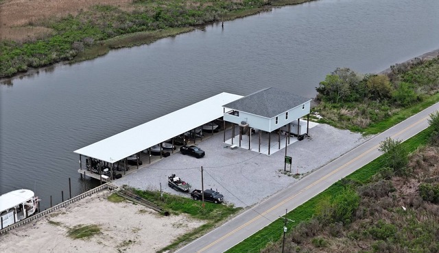 Premier Bowfishing Lodge