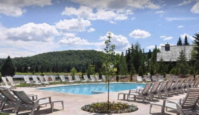 Premier Host ⭐️ fall staycation private hot tub overlooking the golf course 🍁🍂🏡🌈