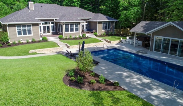 Premier Estate-9 Bedrooms-Pool House, Pool, Hot Tub, Movie Theater, 3 Game Rooms