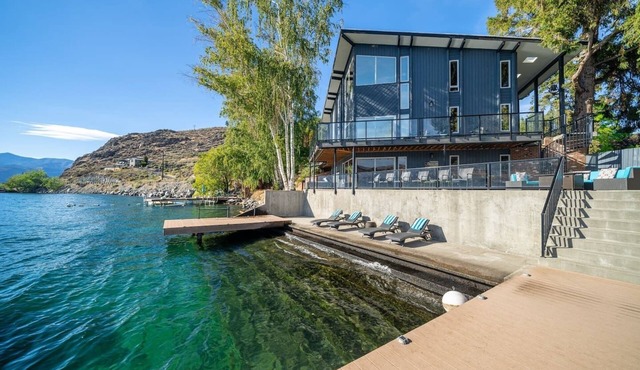 Premier home, Waterfront, Views, Hot Tub, Dogs OK