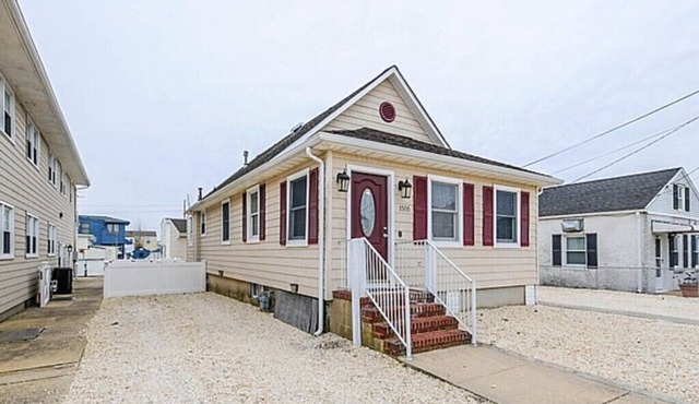 PREMIER HOST-3 BR SEASIDE PARK HOUSE, Block to Beach,Kit, Liv.Room