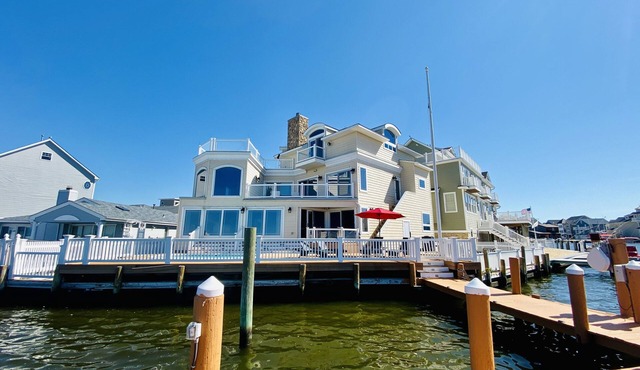 Premier Host Listing - .6 BR Waterfront, Heated Pool, Amazing Views