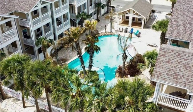⭐ PREMIER HOSTED PADRE POOLSIDE PARADISE - 3 mins to BEACH and GREAT DINING!