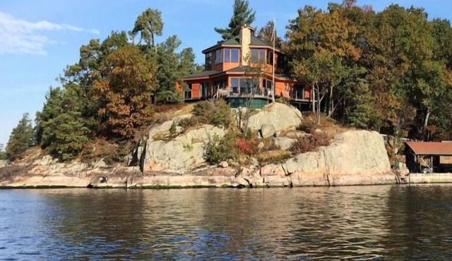 Premier Island Retreat-Private-Spacious-Great Fishing-Channel-side: The best!