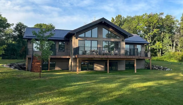 Premier Lake house retreat destination in Northern MN/Private Dock/Sauna/Hot tub