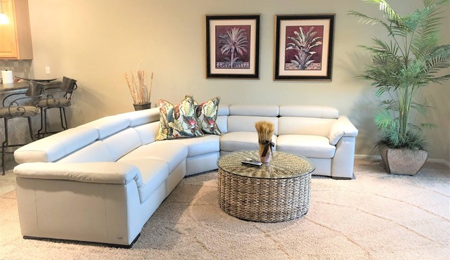 Premier Lakefront Condo @ Land’s End, Over 250 5 Star Reviews, 3BR/2BA, Elevator