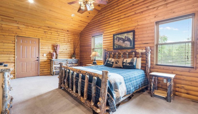 Premier Lakefront Resort Stay Pools Dock FREE Mini Golf & Amenities