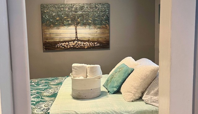 Premier location, Historic Downtown & Discounts on Partners Tours! 1 Bedroom