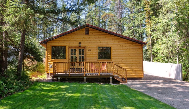 Premier Location-The Cozy West Glacier Cabin