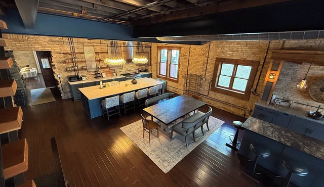 Premier Milwaukee Designer Loft Steps to Summerfest and Fine Dining
