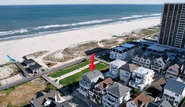 Premier Oceanfront Beach Pad – 9BR