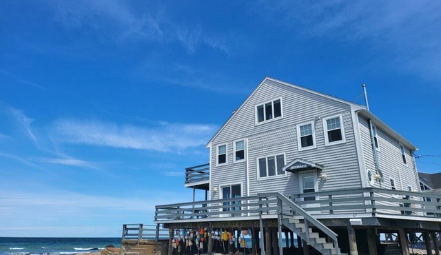 Premier Oceanfront house, steps to the beach!