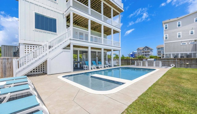 Premier Oceanside Dog Friendly w/Pool, Elevator, Hot Tub, Golf Simulator, More!
