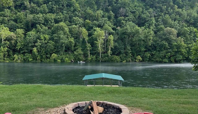 Premier Riverfront Location ~ NEW BOATDOCK~ biking trails ~Bull Shoals Lake Fun