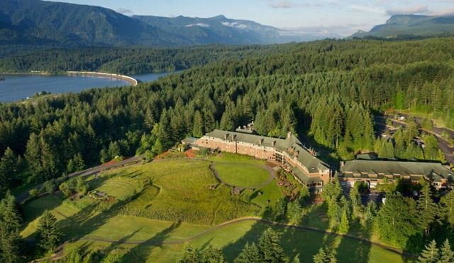 Premier Room w/views of the Columbia River Gorge