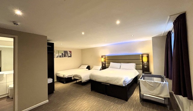 Premier Roomz Two Mills