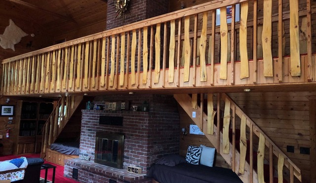 Premier, Secluded Lodge - Great Getaway Retreat!