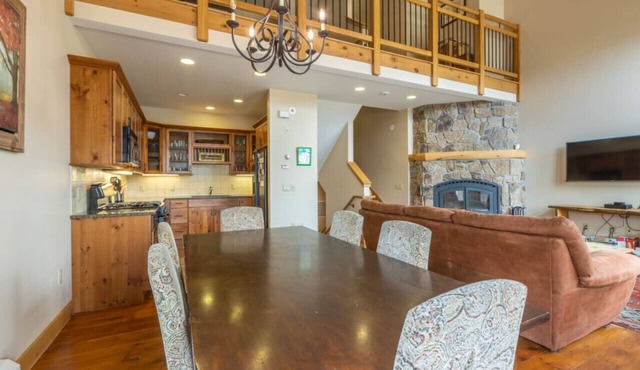 Premier Treetop Townhome with Fireplace, Shuttle and Private Hot Tub