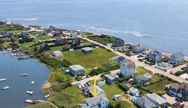 Premier Waterfront Estate w/Private Dock-Walk to Matunuck Beach