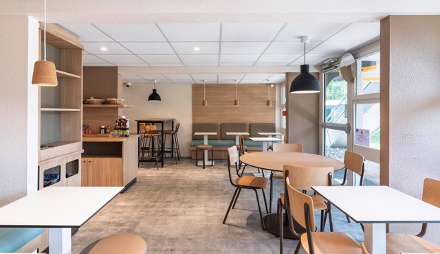 Premiere Classe Niort Est - La Crèche