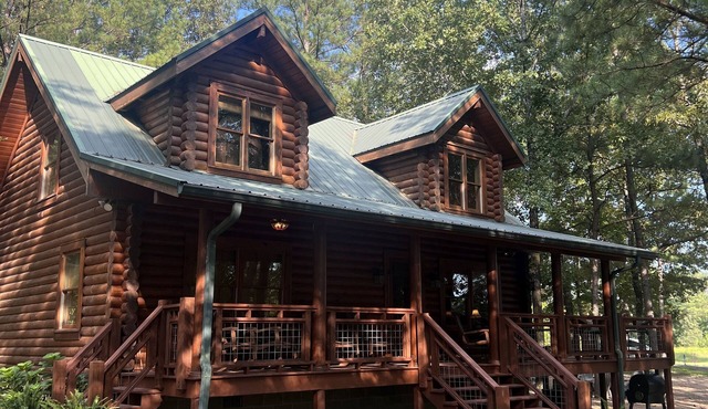 Premiere Family Getaway Cabin Near UA and MSU: Wood Haven Retreat and Farm