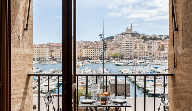 PREMIERE LIGNE - Bel appartement en 1ère ligne du Vieux e