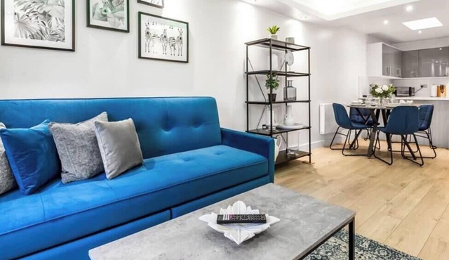 Premium 1 bed 1 bath APT in Aldershot, Parking