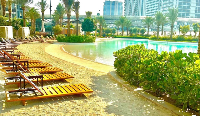 Premium 1 Bed Apartment With Private Beach Lagoon Access Close To Downtown