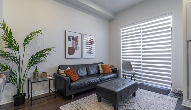 Premium 1 Bed w/Rental Car, WiFi, Netflix and Prime Included