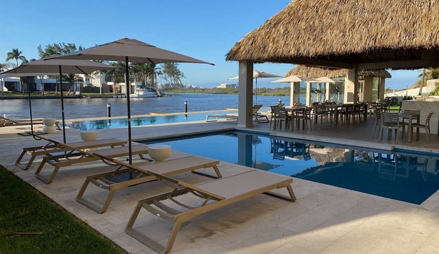 Premium 2-BED/2-BTHR Aprt with AC, WiFi, 3 pools, in fabulous Playas del Conchal