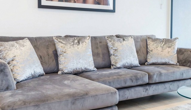 Premium 2-Bed Apartment Near Canada Water Station Ideal for Business & Leisure