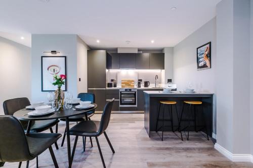 Premium 3 Bed Apartment City Centre - Free Parking